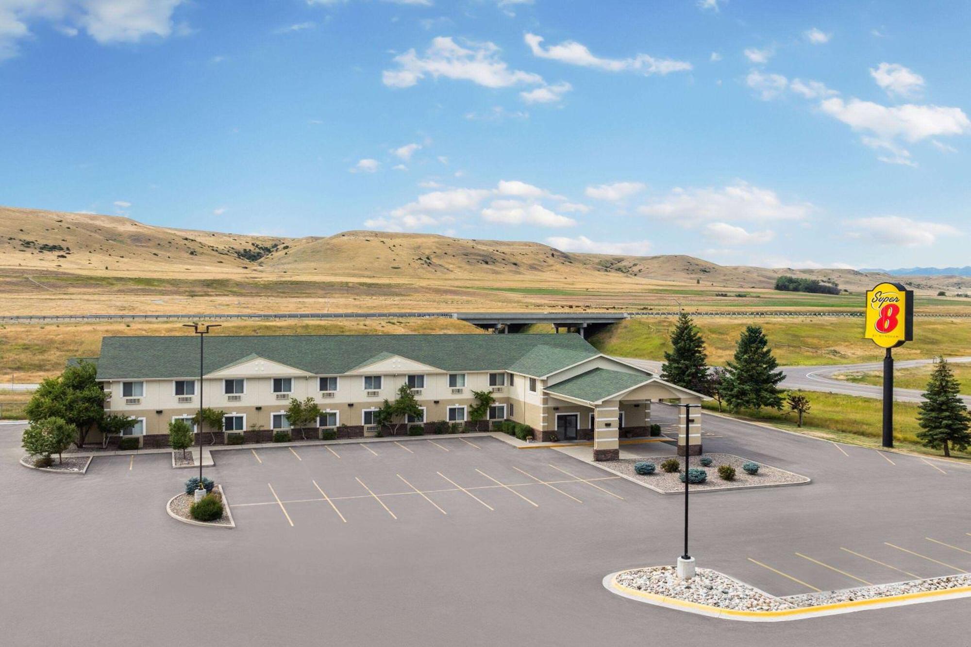 Super 8 By Wyndham Big Timber Motel Exterior photo